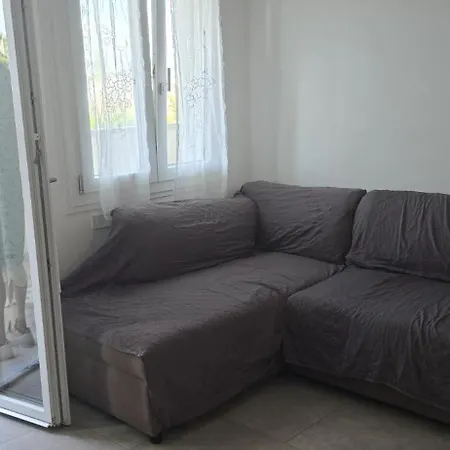 Dante Lido アパート リド・アドリアーノ